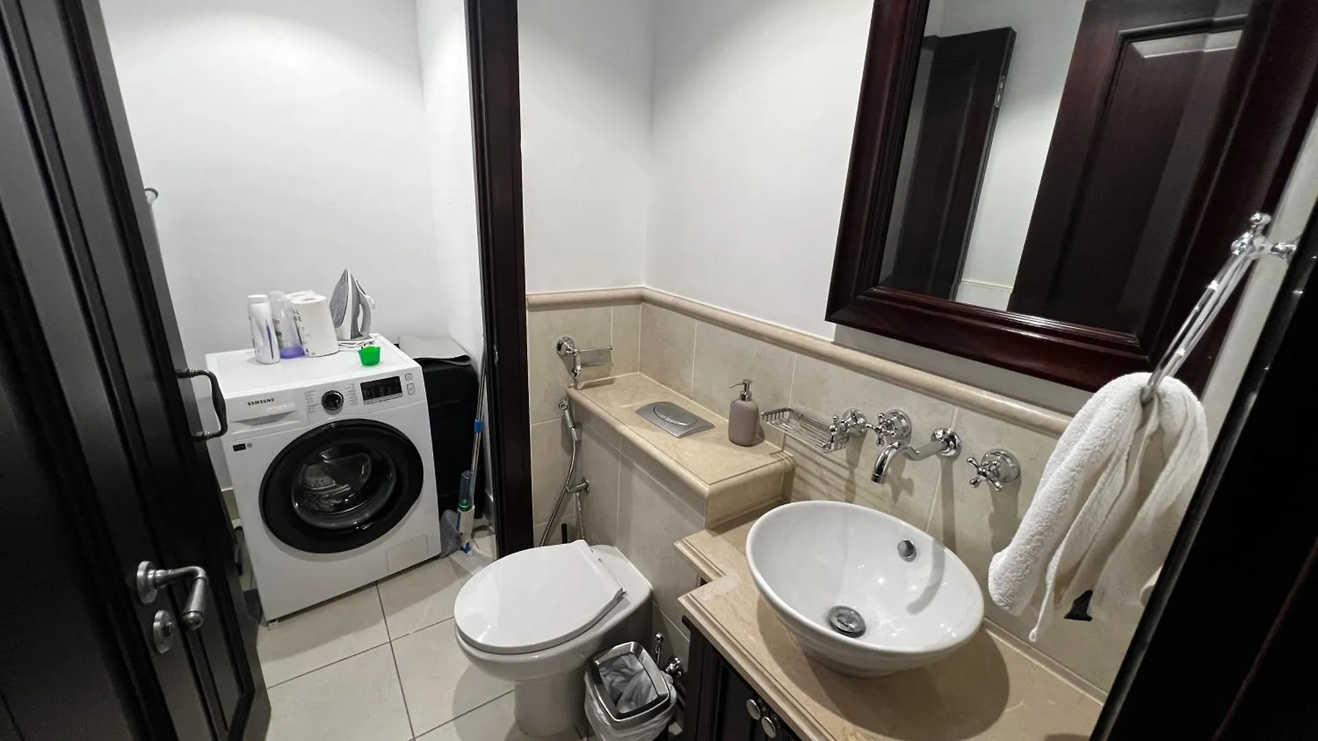 Reehan 6 Dubai Homestay